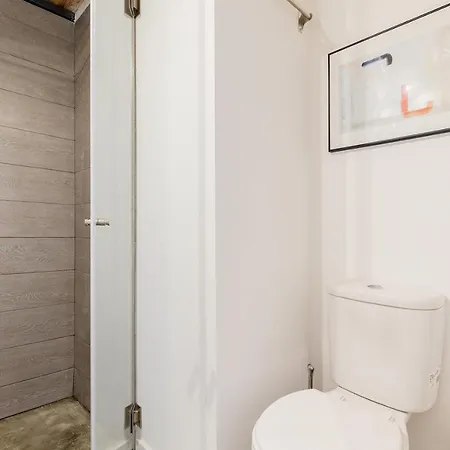 Bright Flat In Campolide Close To Metro Appartement