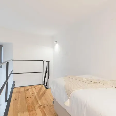 Bright Flat In Campolide Close To Metro 아파트 *
